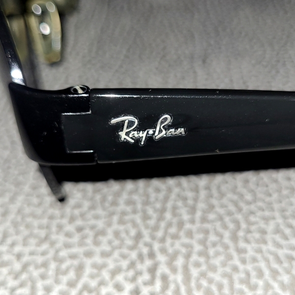 RayBan Polarized Sunglasses with Case. Perscription glasses. - Picture 4 of 11